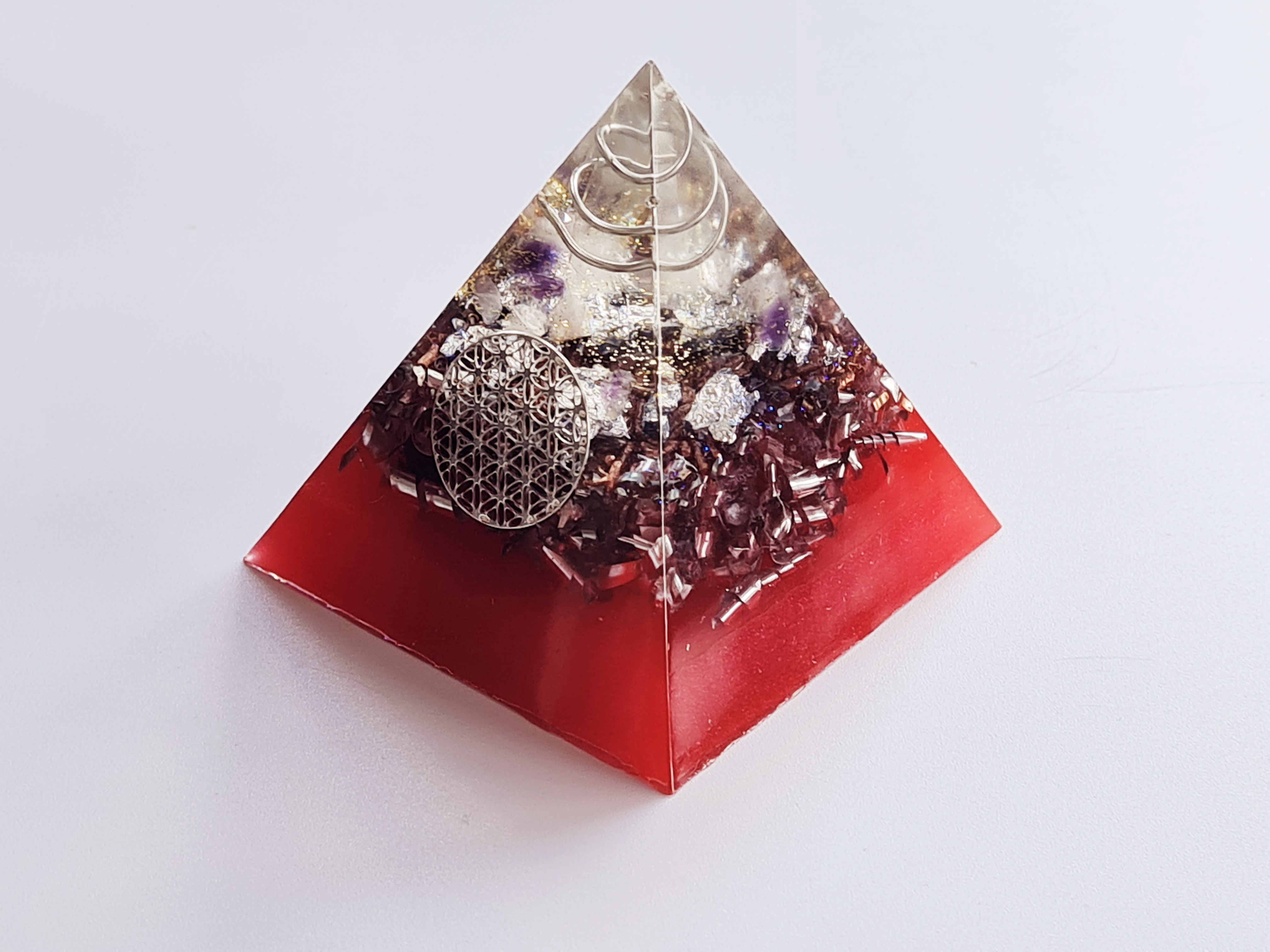 Pyramide En Orgonite Avec Fleur De Vie - Décoration énergétique - Neuf Avec étiquettes (marque Phœnix Import)