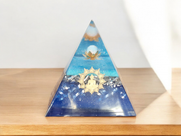 Orgonite pyramide opaline bouddha