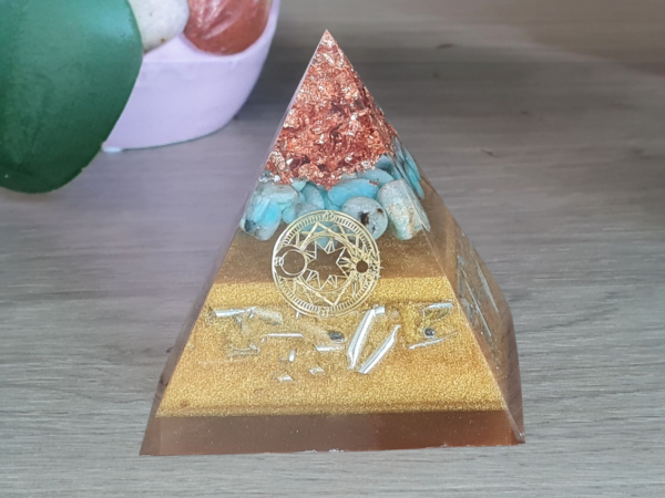 Orgonite pyramide doré CYCLE LUNAIRE