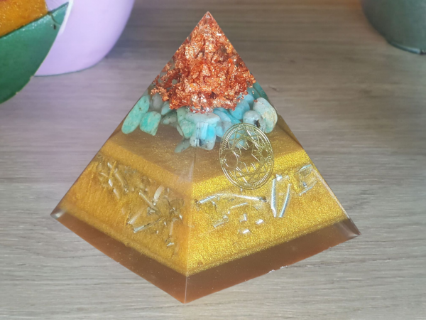 Orgonite pyramide doré CYCLE LUNAIRE