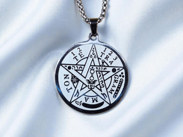 collier TELEGRAMMATON doré acier inoxydable