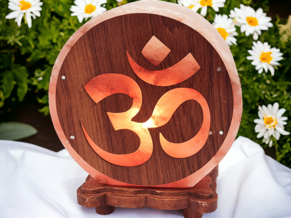 Des lampes de sel de l'Himalaya aux motifs variés (ying yang, arbre de vie,  bouddha, aum, pyramide…) pour décorer vos intérieurs et profiter des  bienfaits des lampes de sel (purifier l'air avec